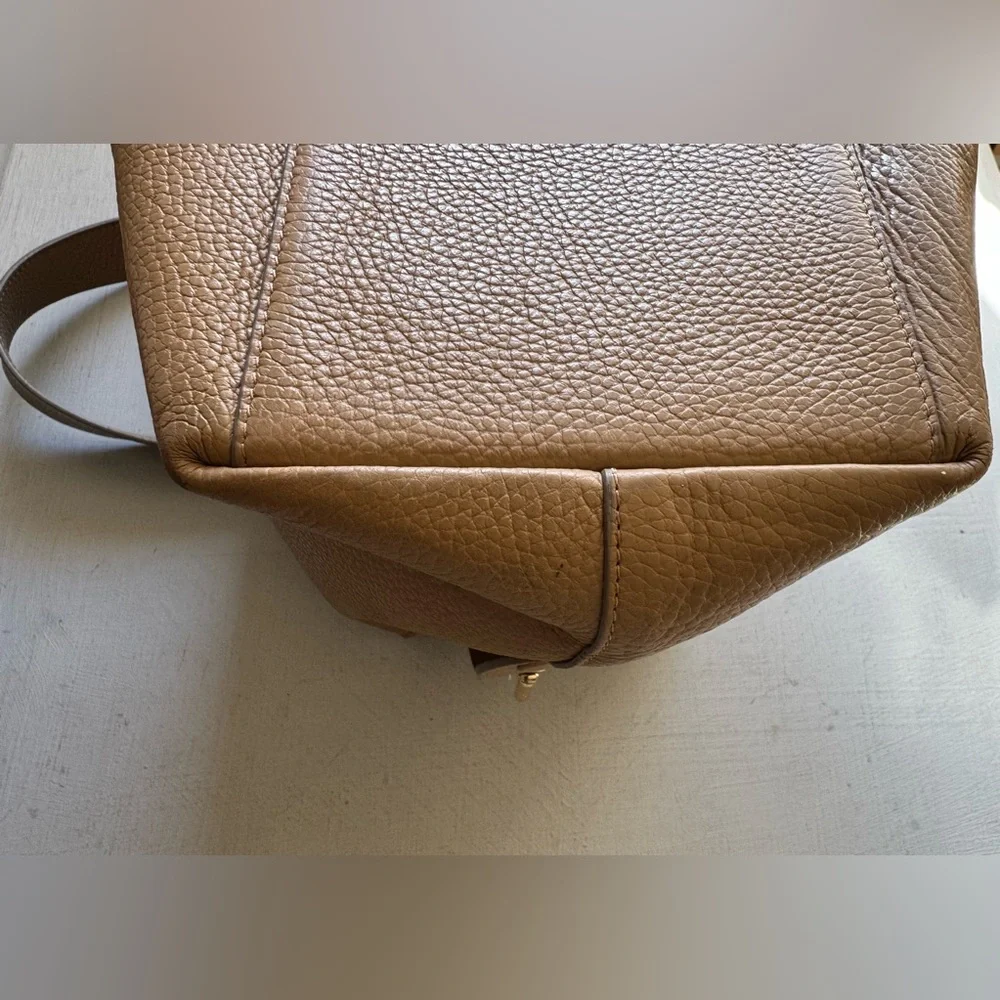 Cuyana Zippered Satchel in Cappuccino Pebbled Leather